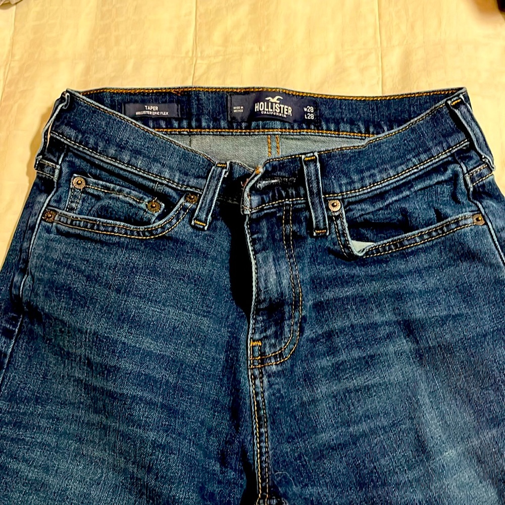 Hollister skinny jeans. Like new. 28x28. Dark blue color.
